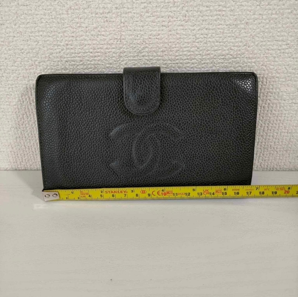 Chanel caviar wallet